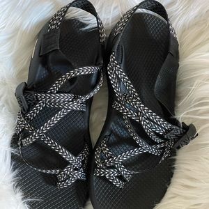 NEW (no box) Chaco ZCloud X2 Outdoor Sandals Women’s Size 8 Black & Gray Stripe